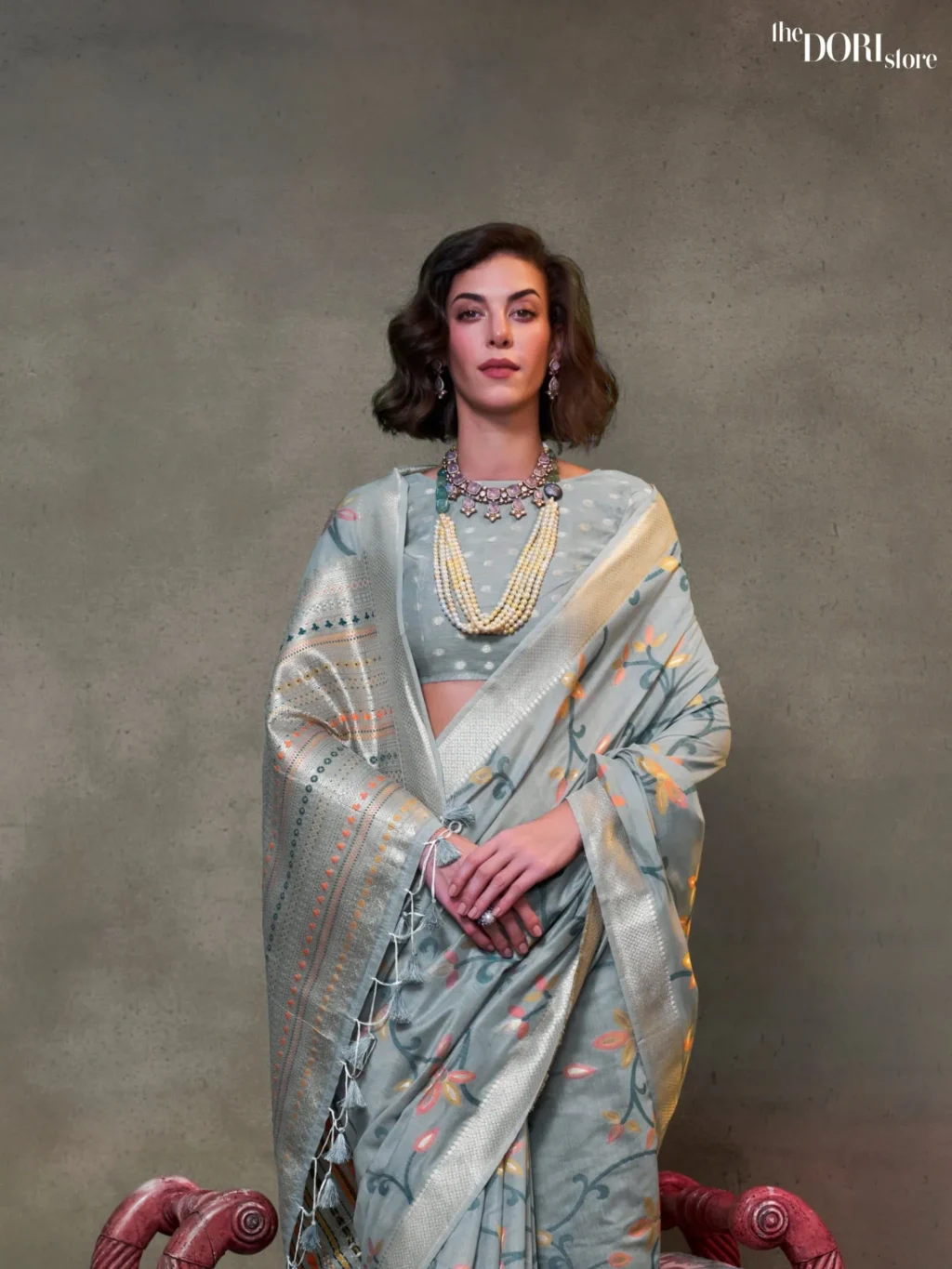Silver Grey Woven Banarasi Jamdani Saree - Image 3