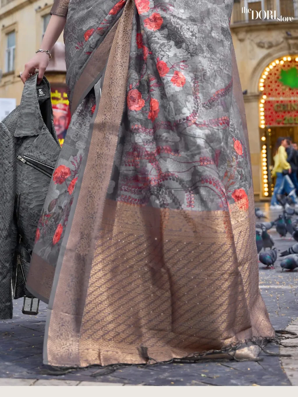 Metalic Grey Border Brasso Poly Printed Saree - Image 3