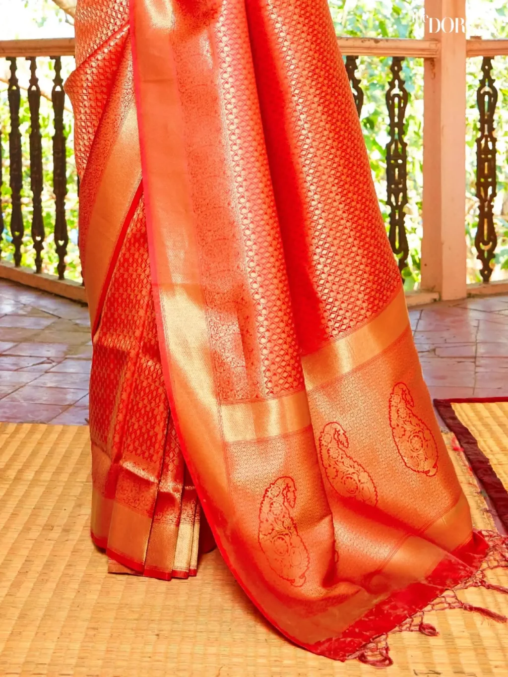Partywear Red Kanjeevaram Silk Saree with Golden Zari Border - Image 3