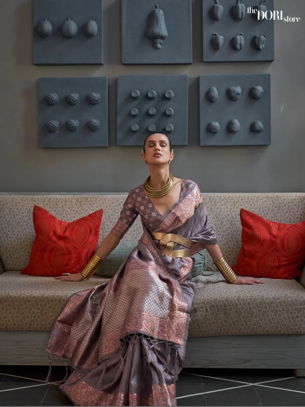 Elegant Grey Copper  Zari Handloom Woven Silk Saree - Image 2
