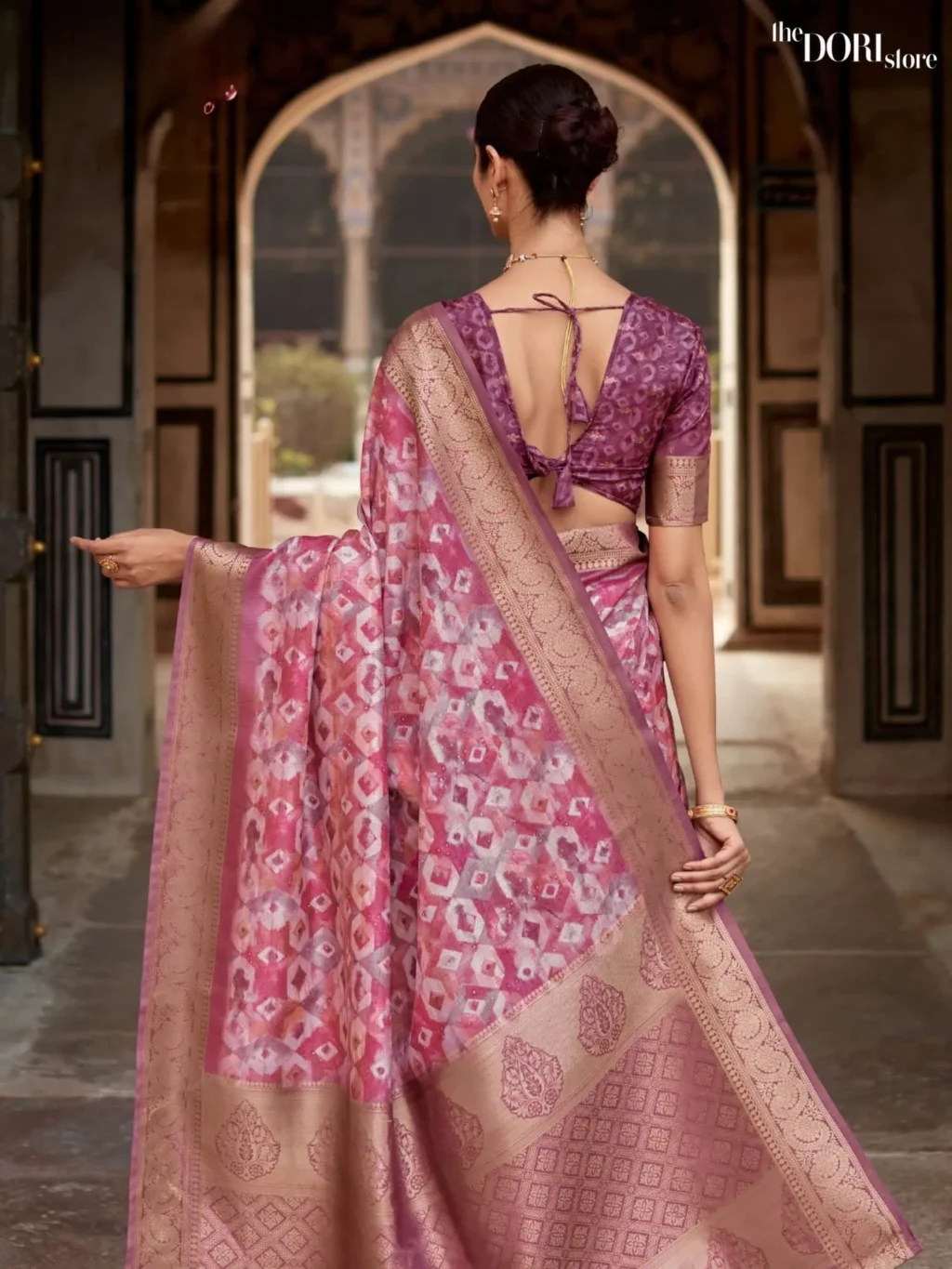Beautiful Pink Handloom Digital Print Silk Saree - Image 4
