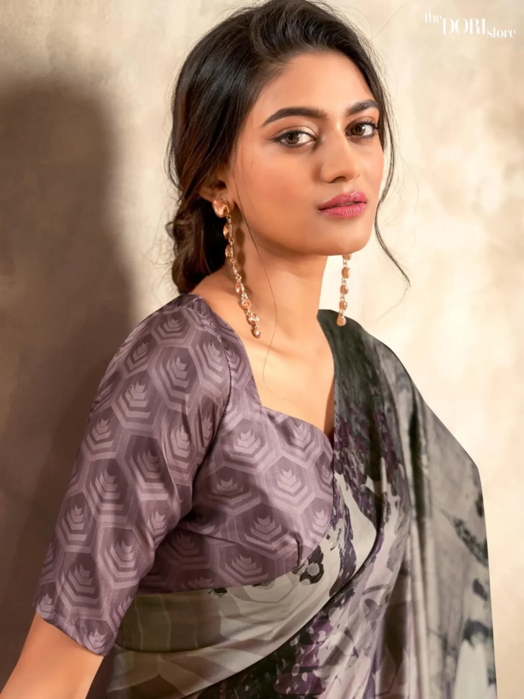 Greyish Purple Sattin  Printed Crepe Silk Saree - Image 3