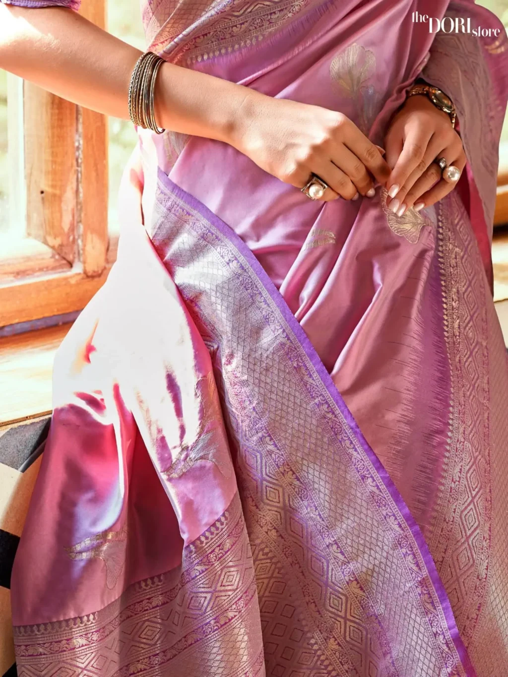 Purplish Pink Soft Silk Saree with Contrast Blouse - Image 3