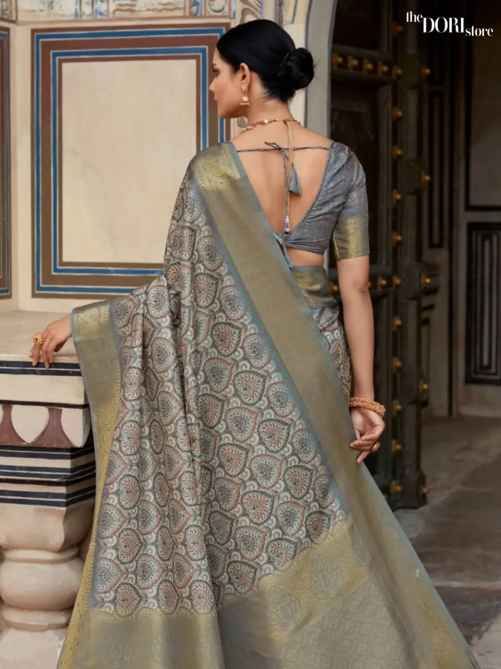 Fossil Grey Handloom Digital Print Silk Saree - Image 3