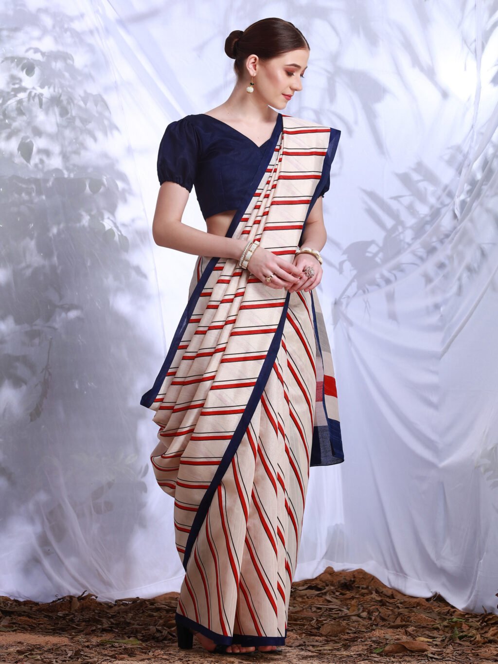 Bluish Cream Bhagalpuri Silk Saree - Image 4