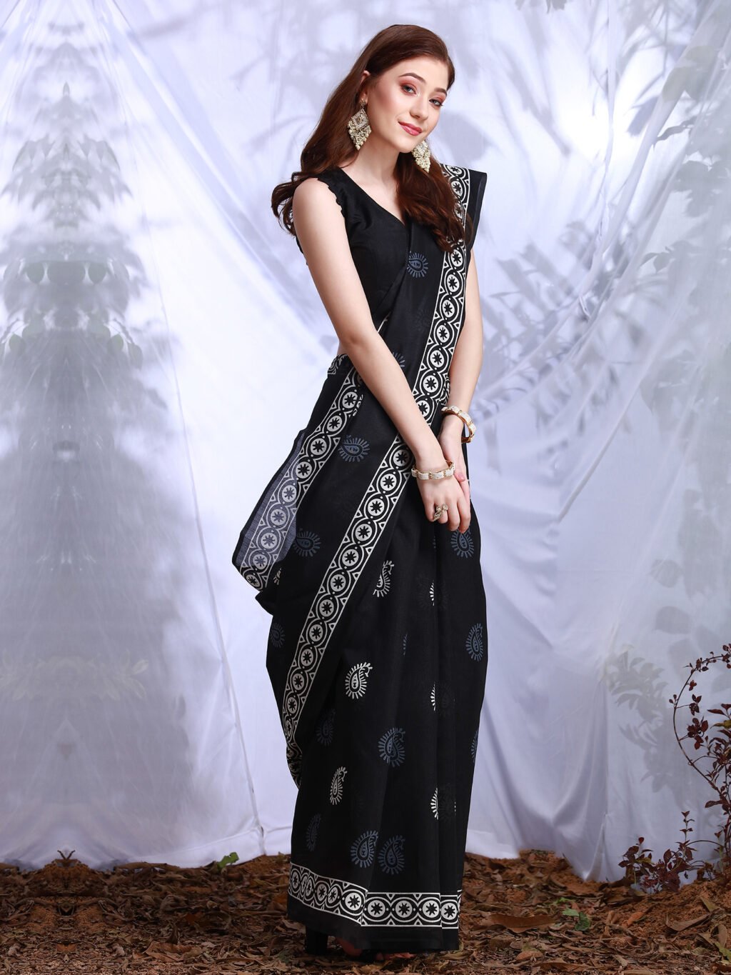 Black Silk Saree - Image 3