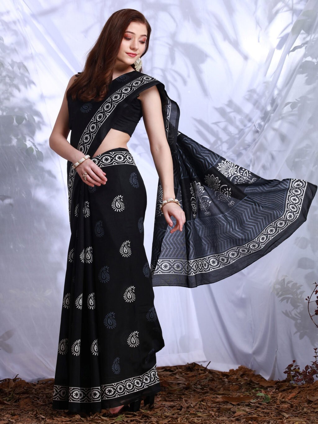 Black Silk Saree - Image 4