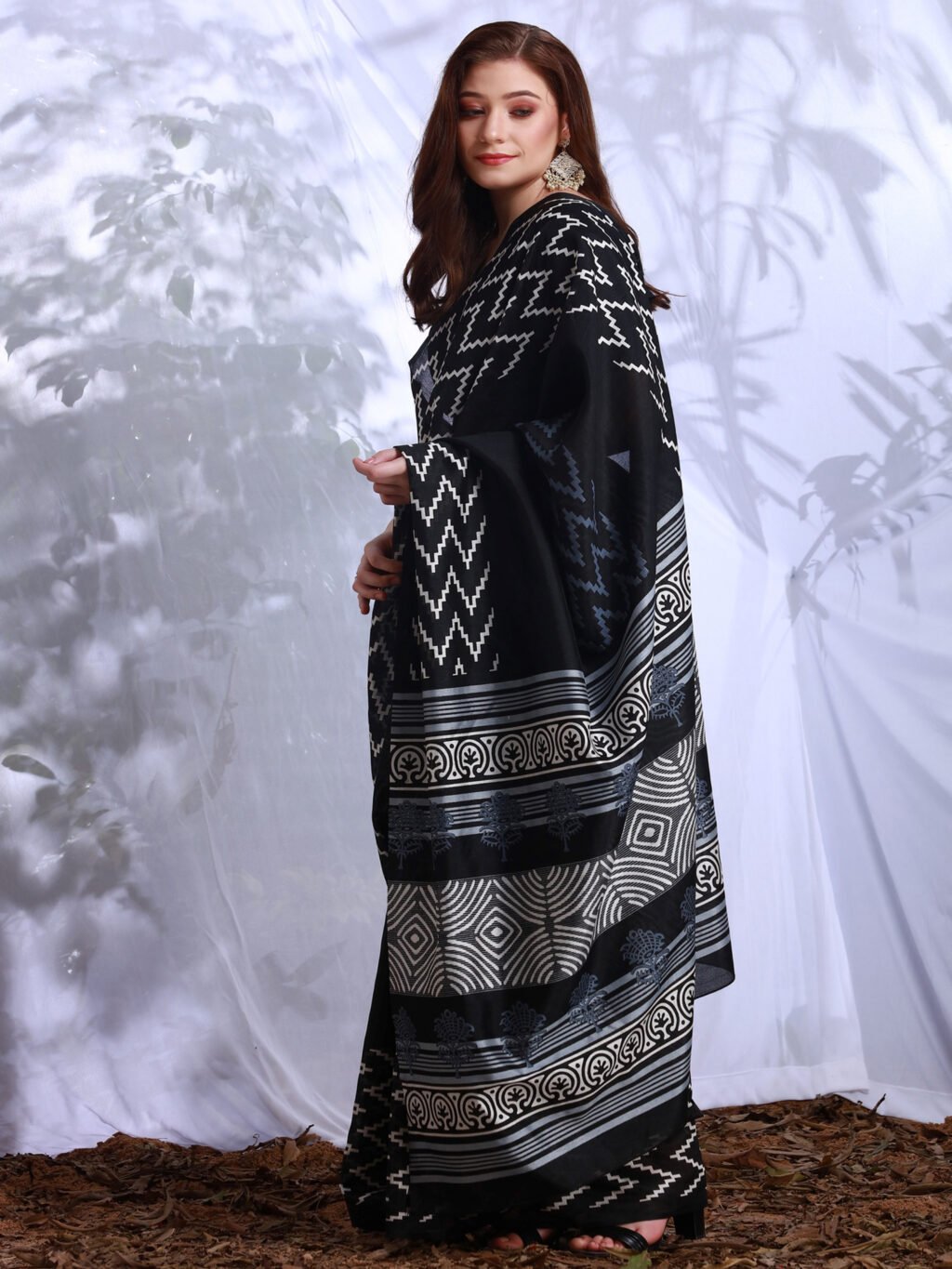 Black Silk Saree - Image 4