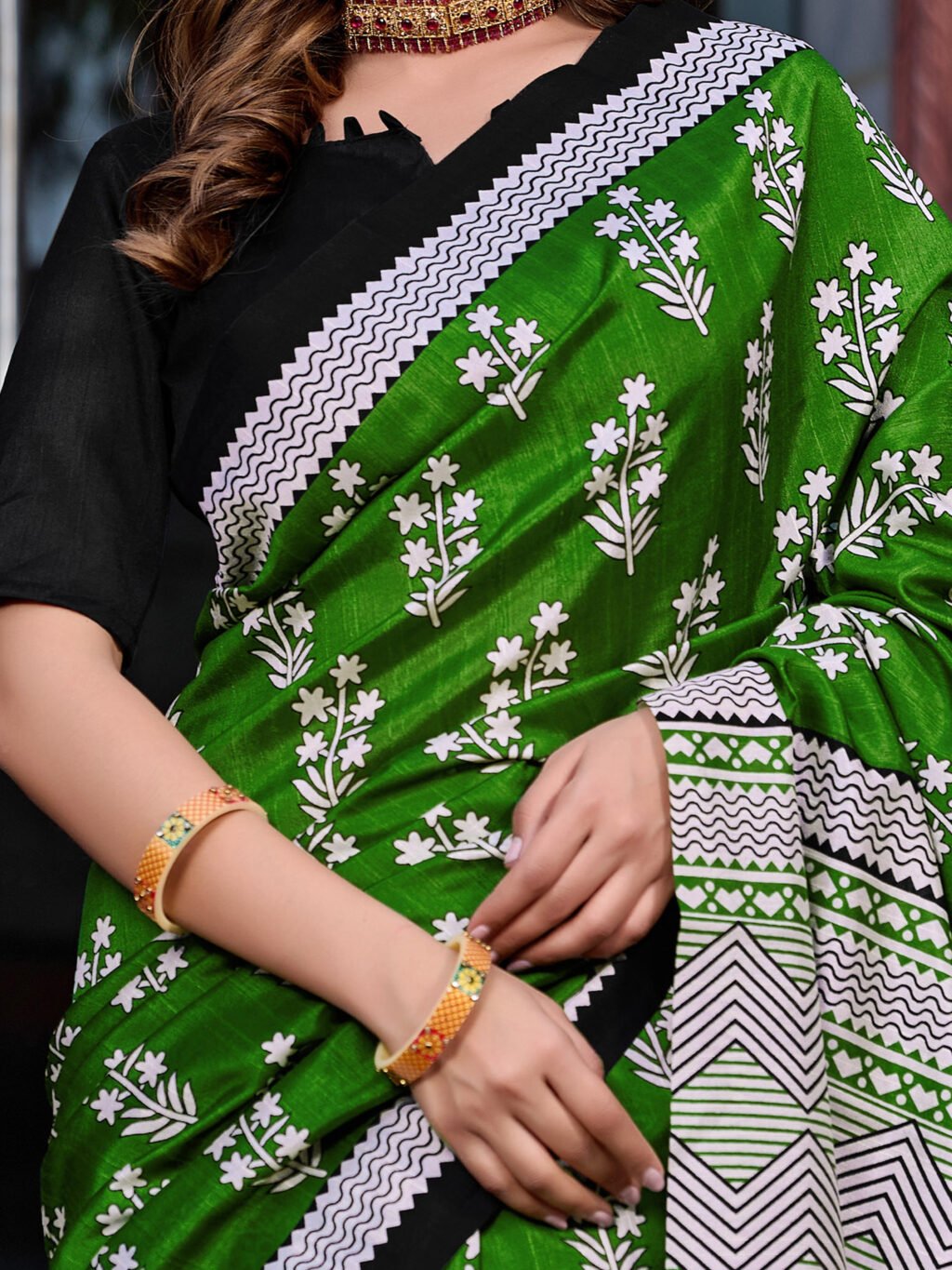 Green Silk Saree - Image 4