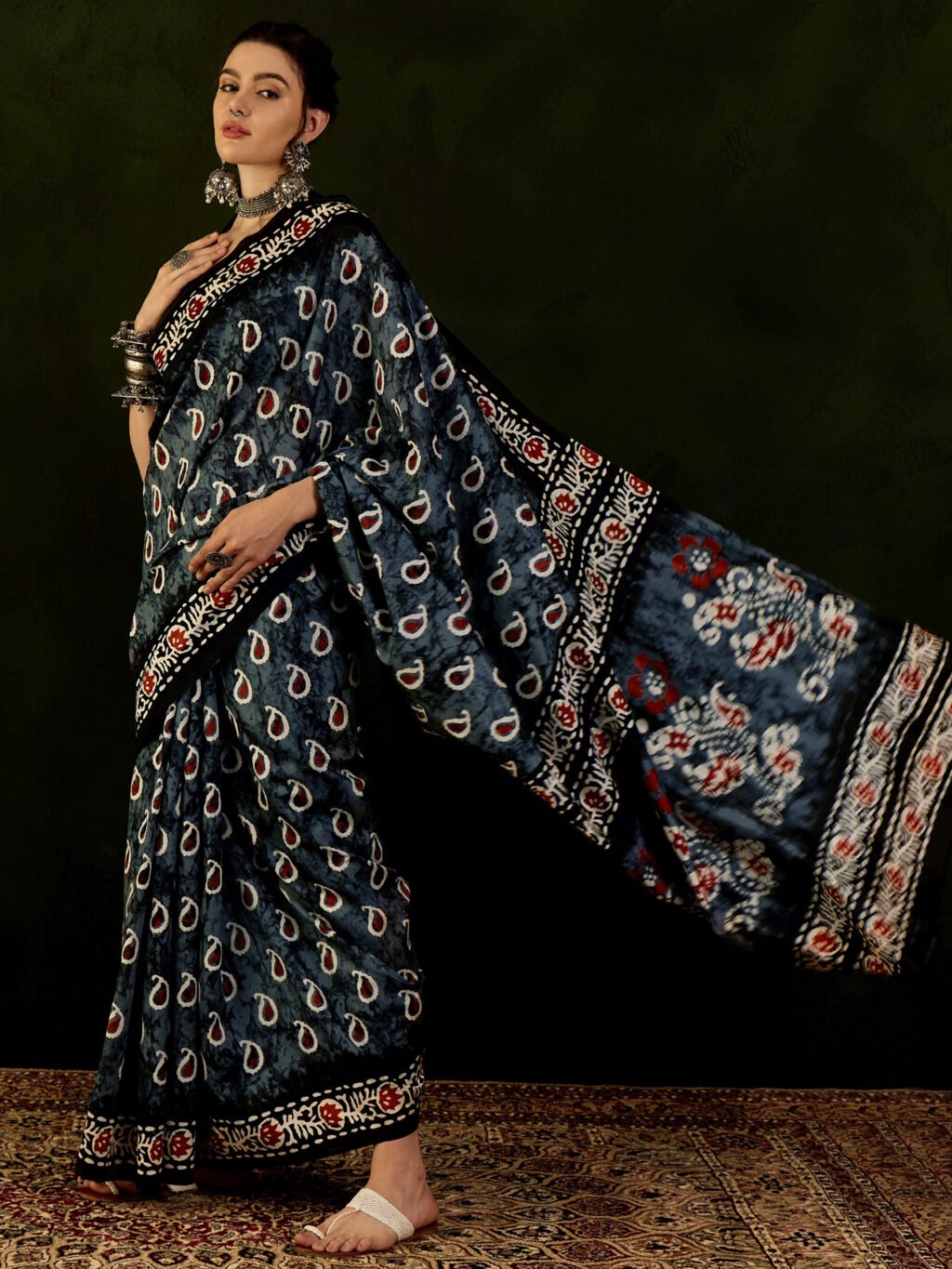 Grey Silk Saree - Image 3