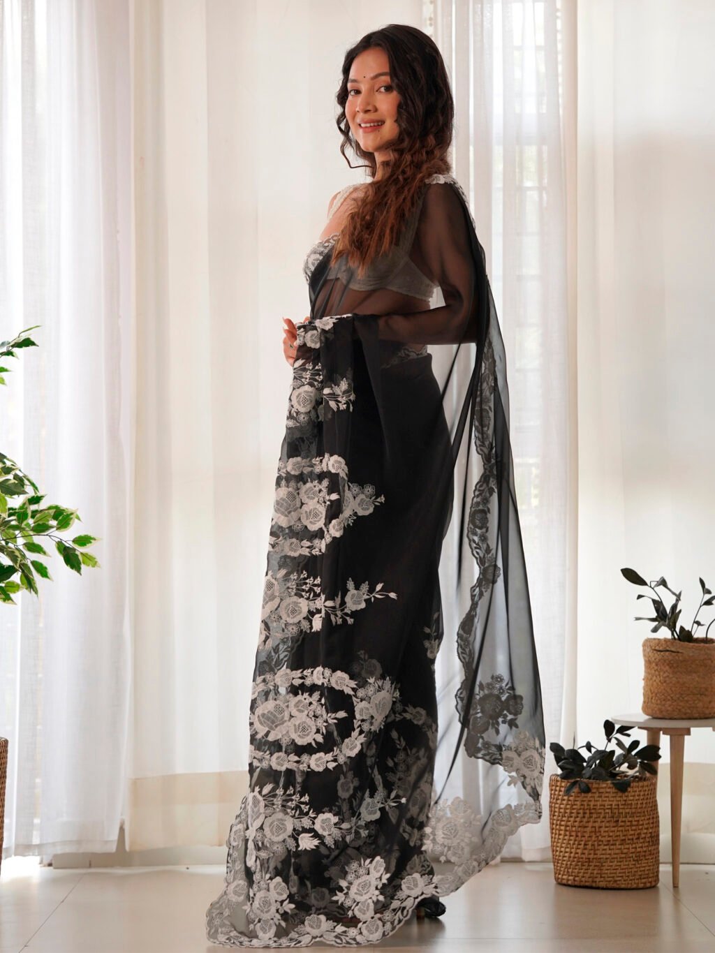 Black Saree - Image 4