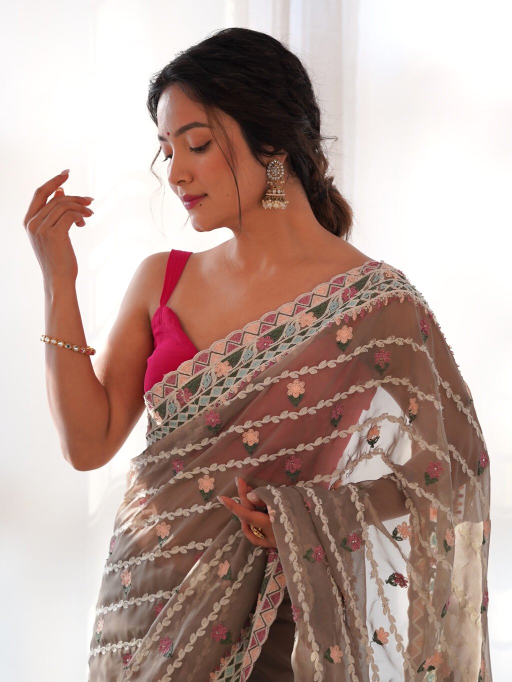 Grey Net Saree - Image 4