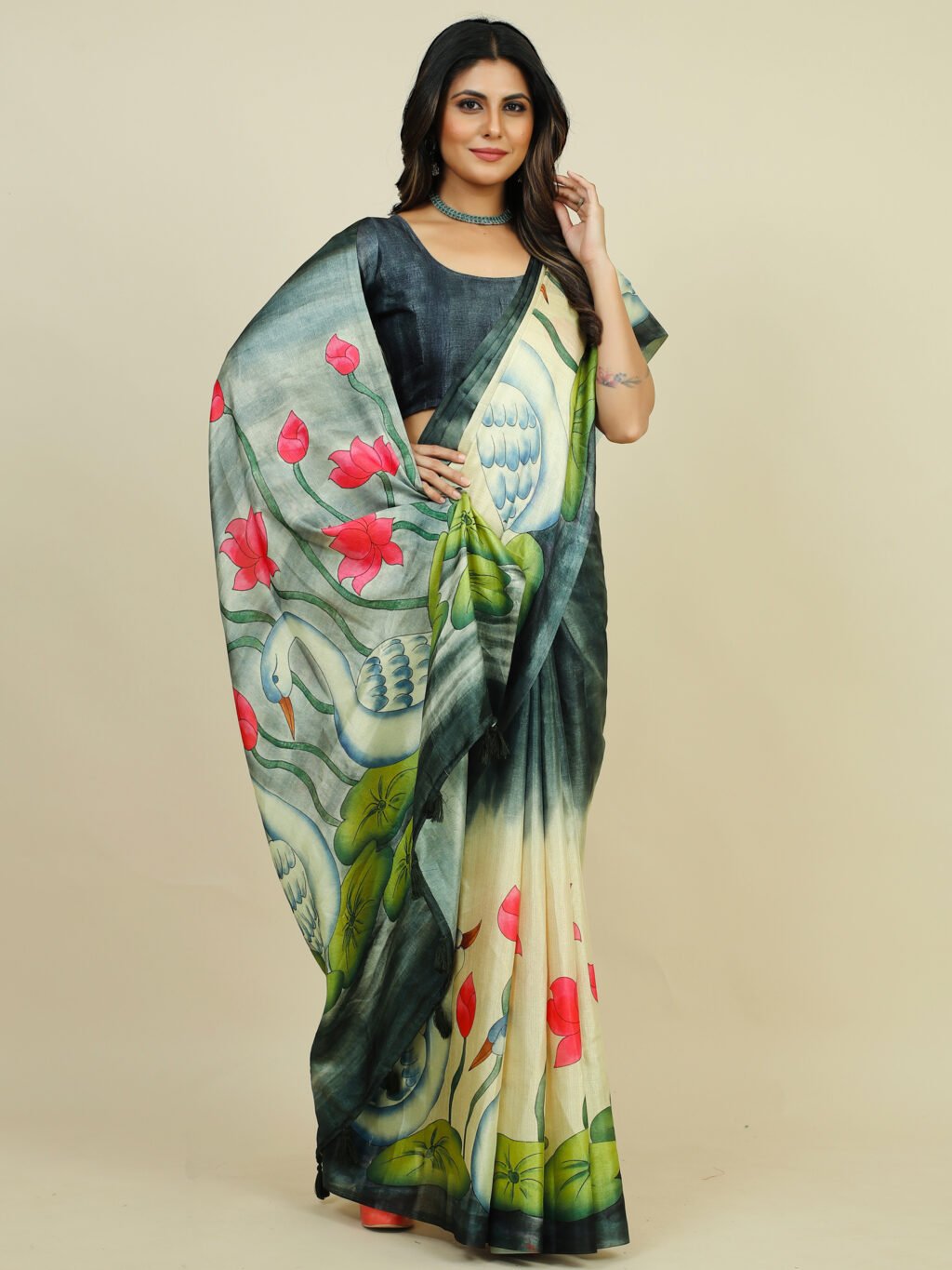 Floral Creamish GreyTussar Silk Saree - Image 4