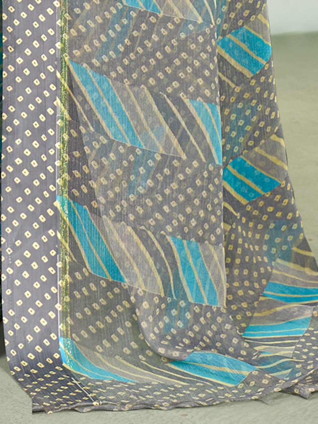 Grey Chiffon Saree - Image 4