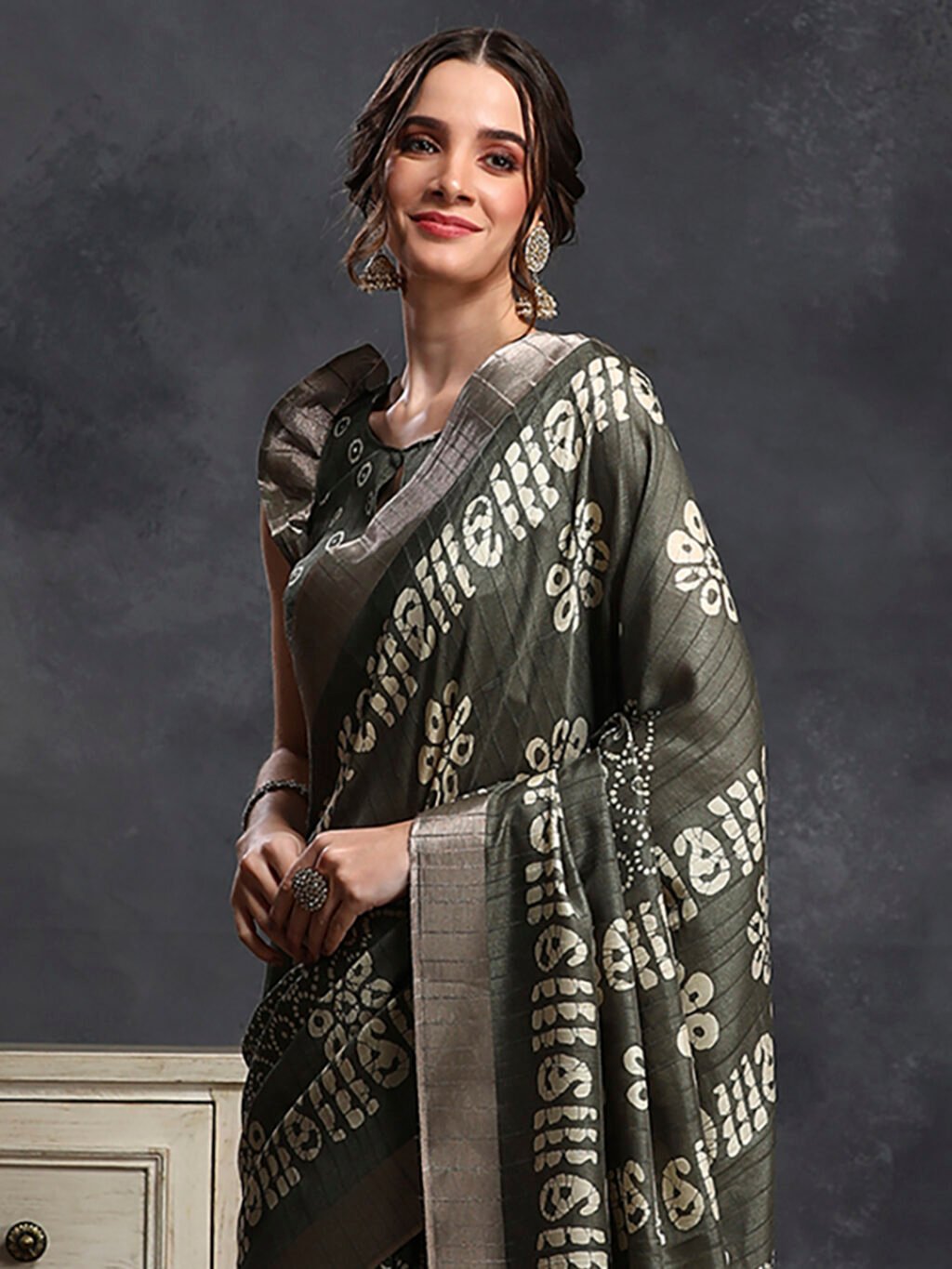 Olive Silk Saree - Image 4
