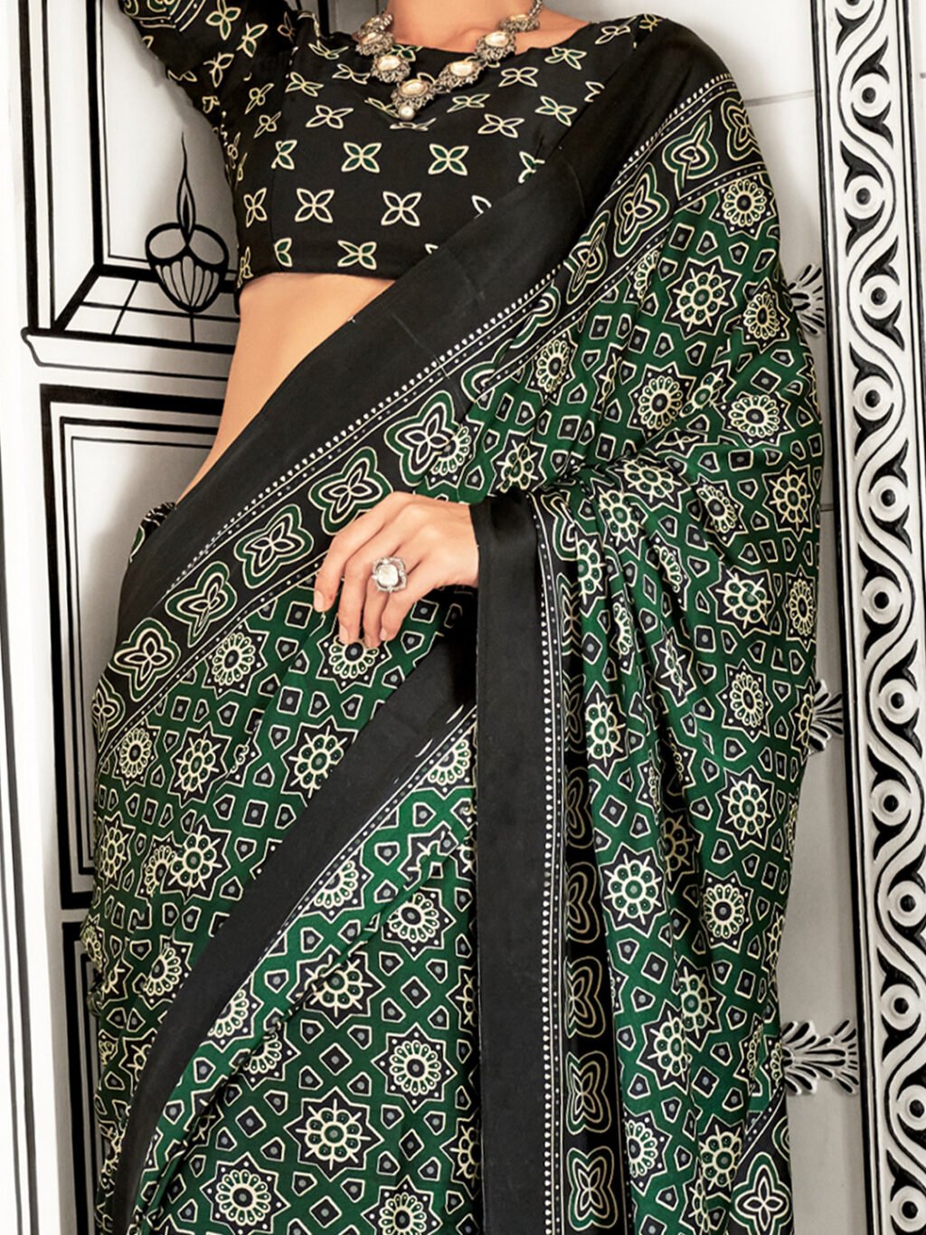 Green Saree - Image 4