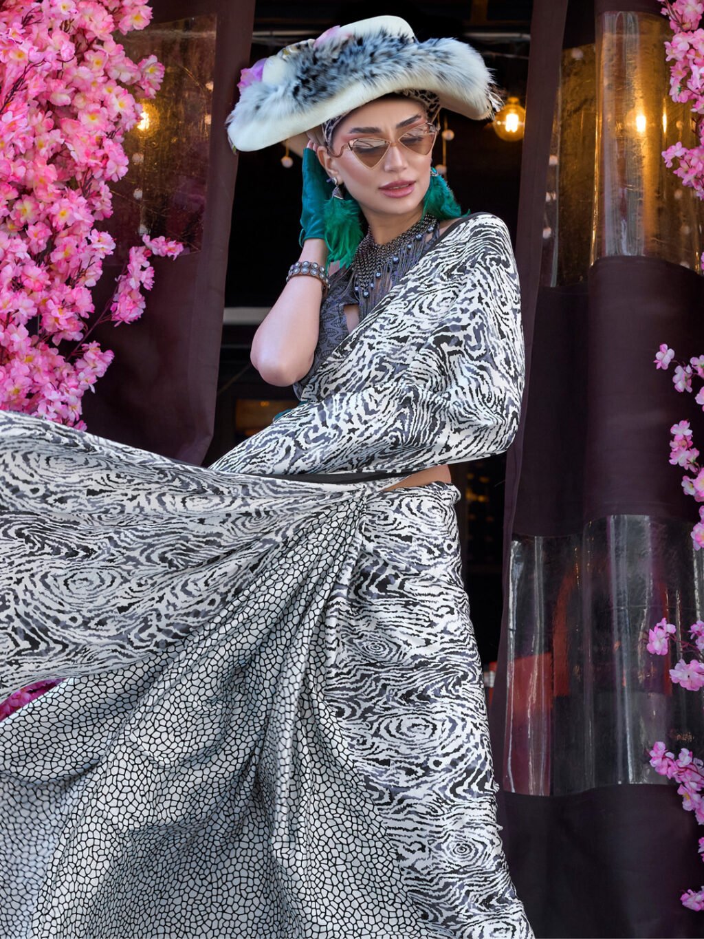 Get the best Dulhan saree