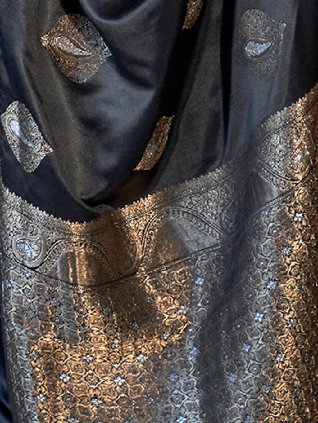 Black Silk Saree - Image 3