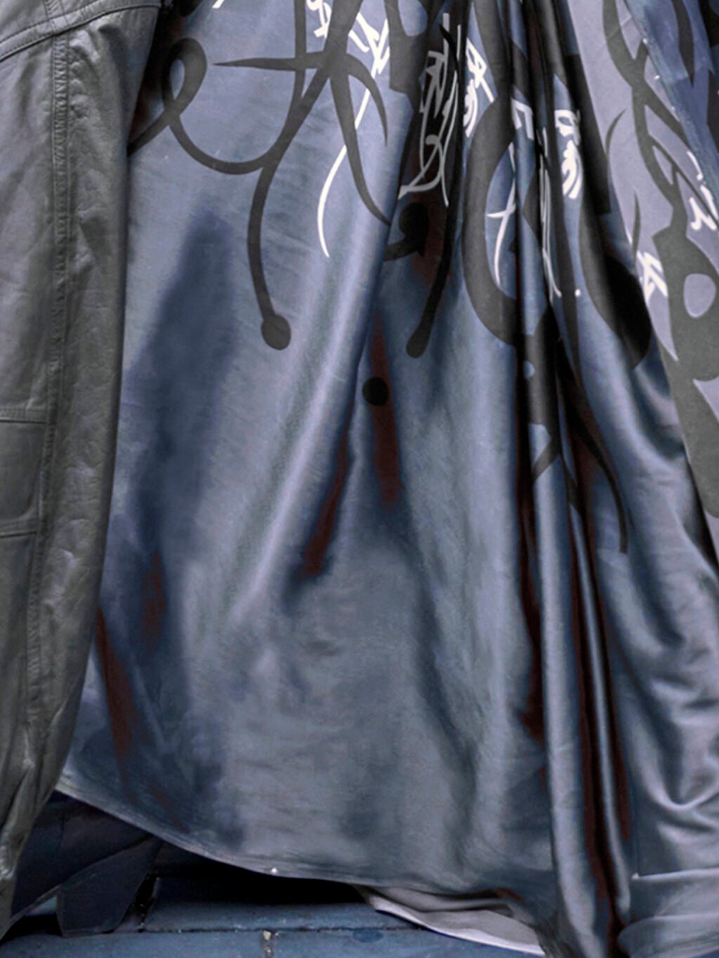 Grey Satin Saree - Image 4