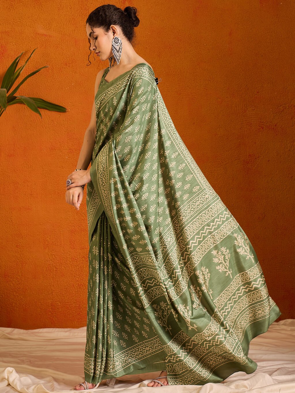 Olive Cotton Saree - Image 3
