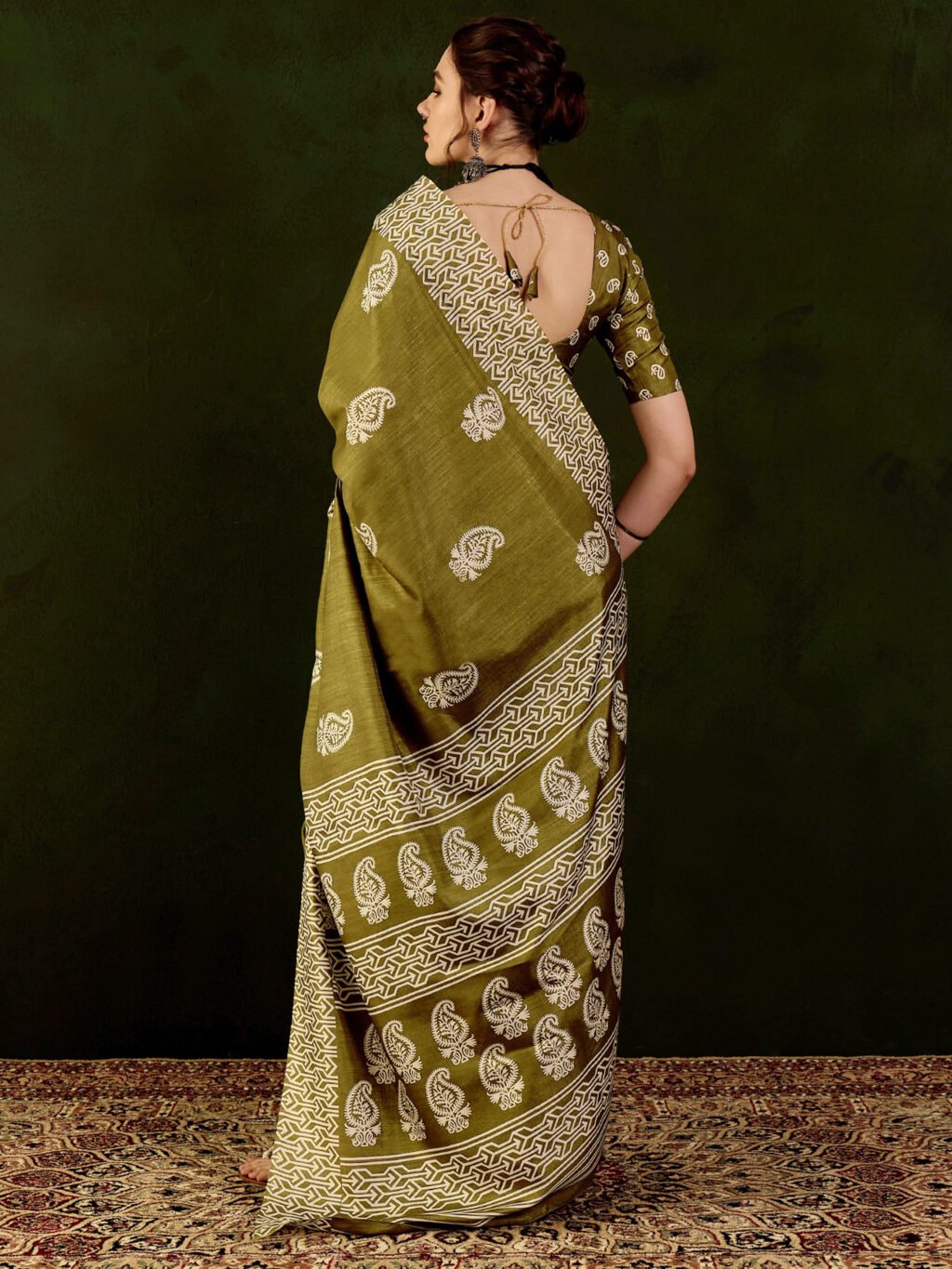 showcasing the beauty and craftsmanship of Party Wear Saree.