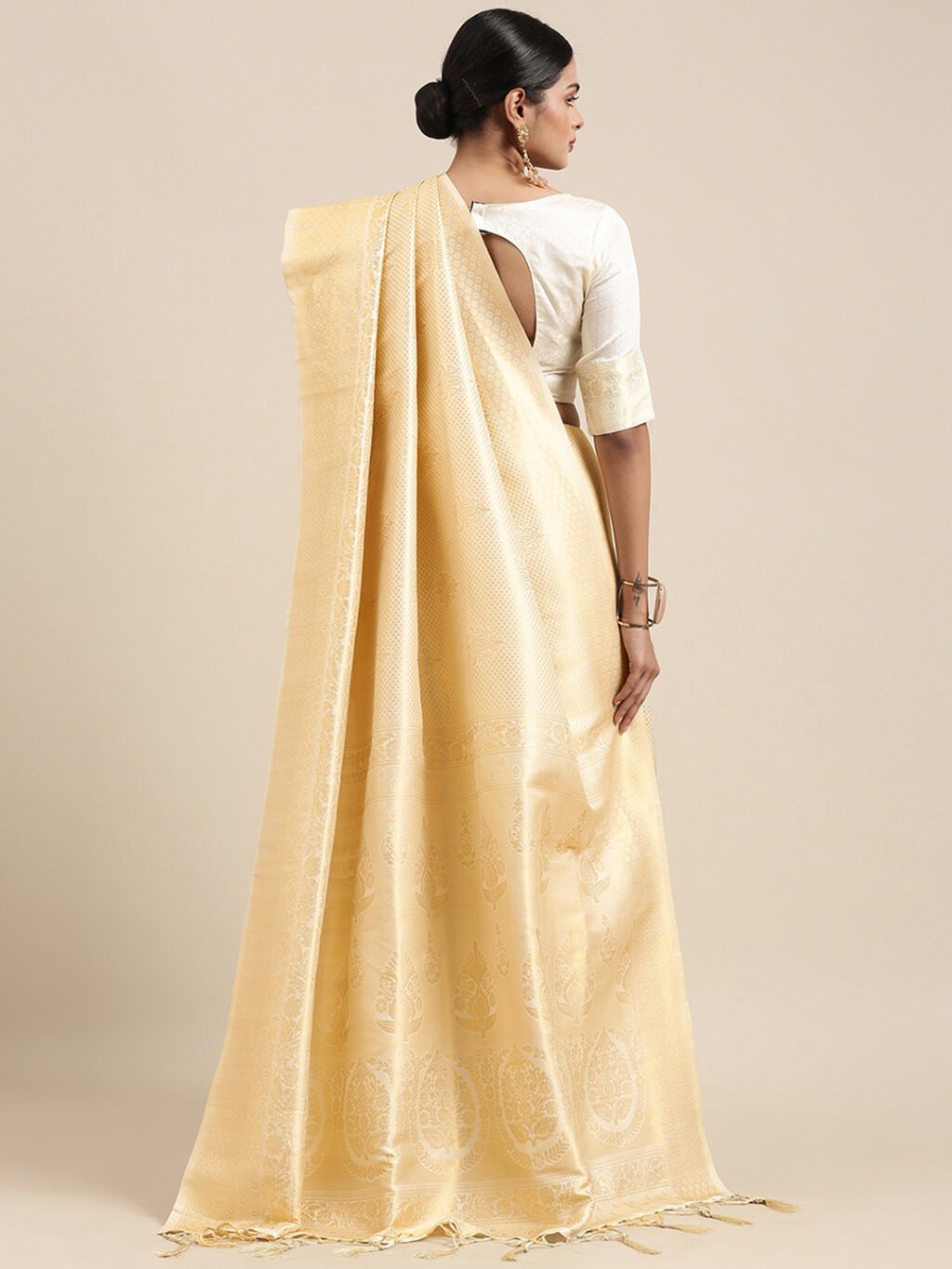Get the best Kasavu saree online