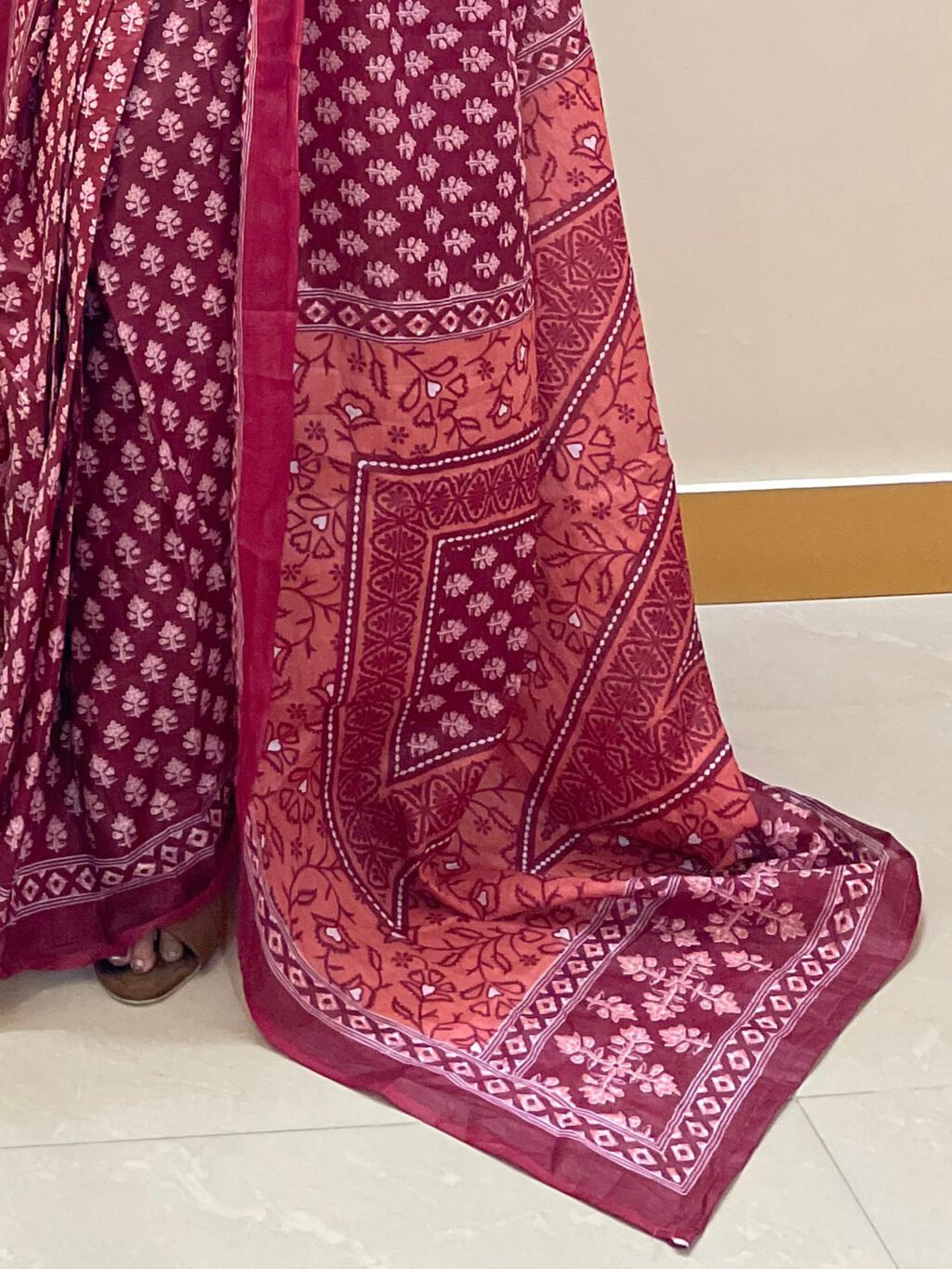 Magenta Pink Printed Branded Cotton Saree - Image 4