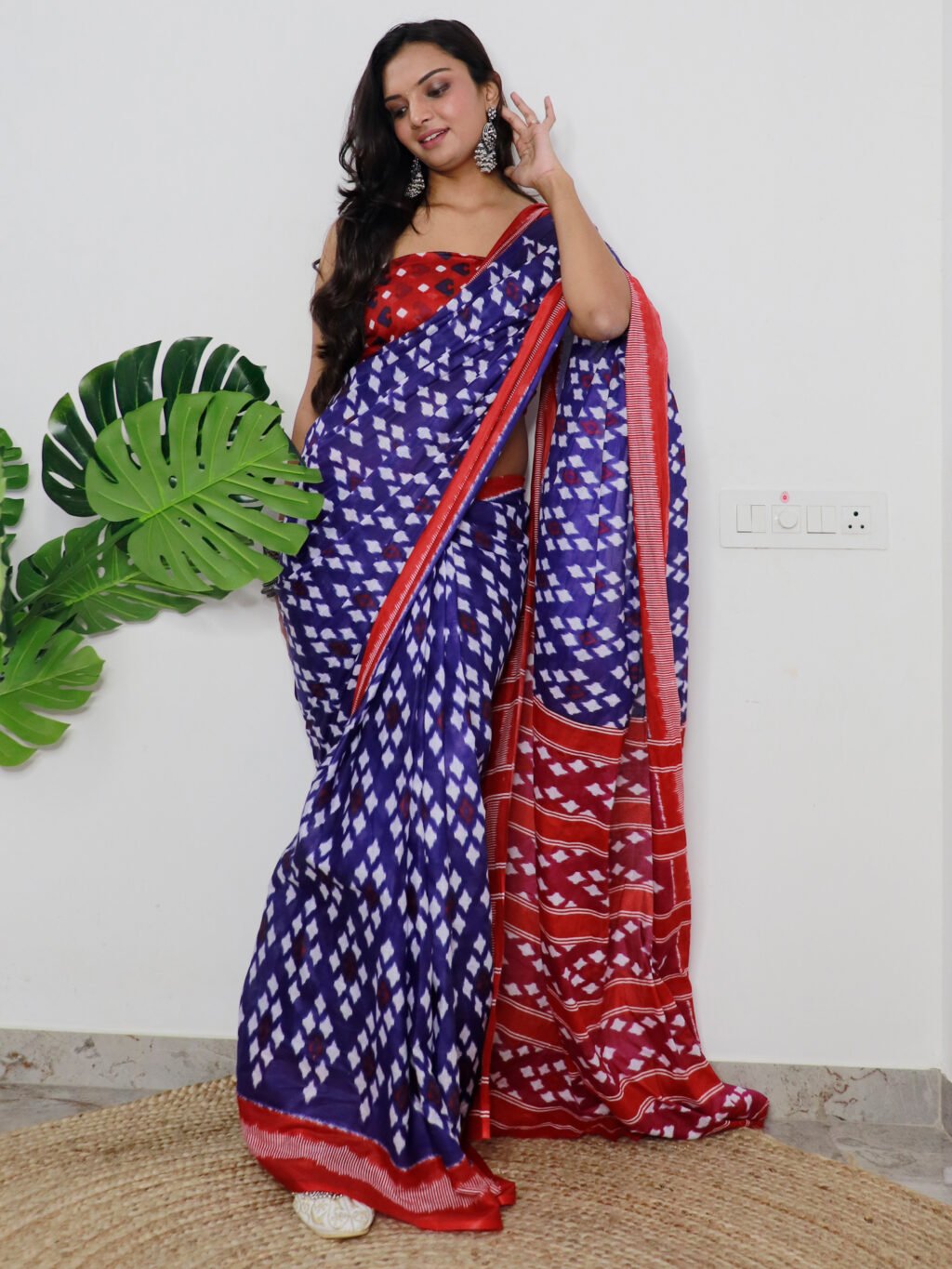 Red and Blue Printed Branded Cotton Saree - Image 4