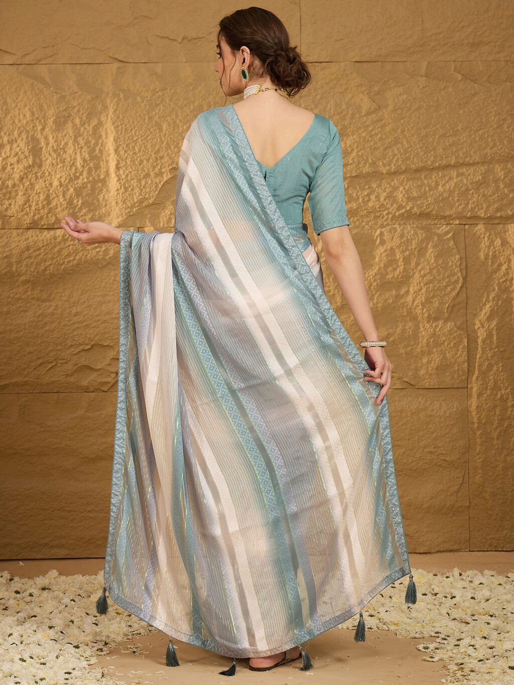 Get the best saree shops in Chandni Chowk