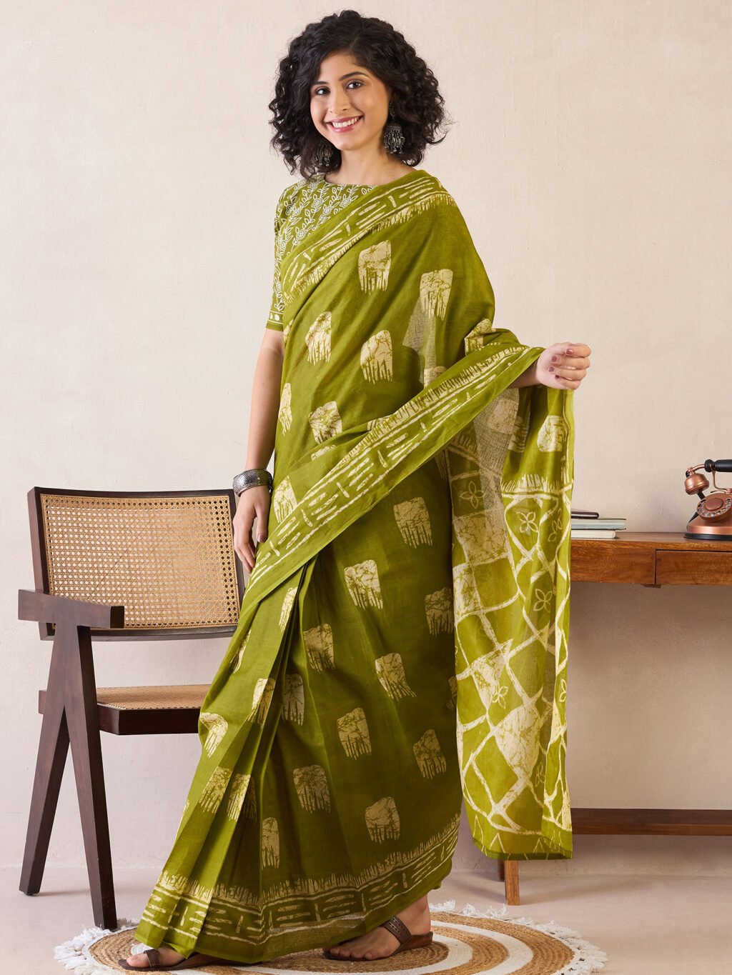 Olive Cotton Saree - Image 3