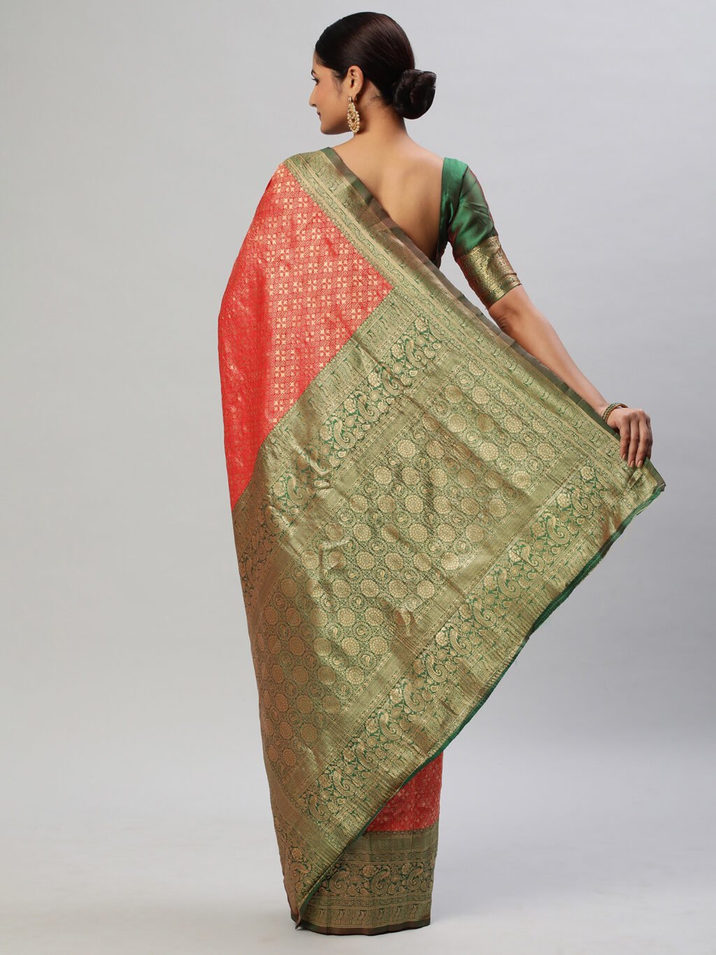 Get the best Banarasi saree
