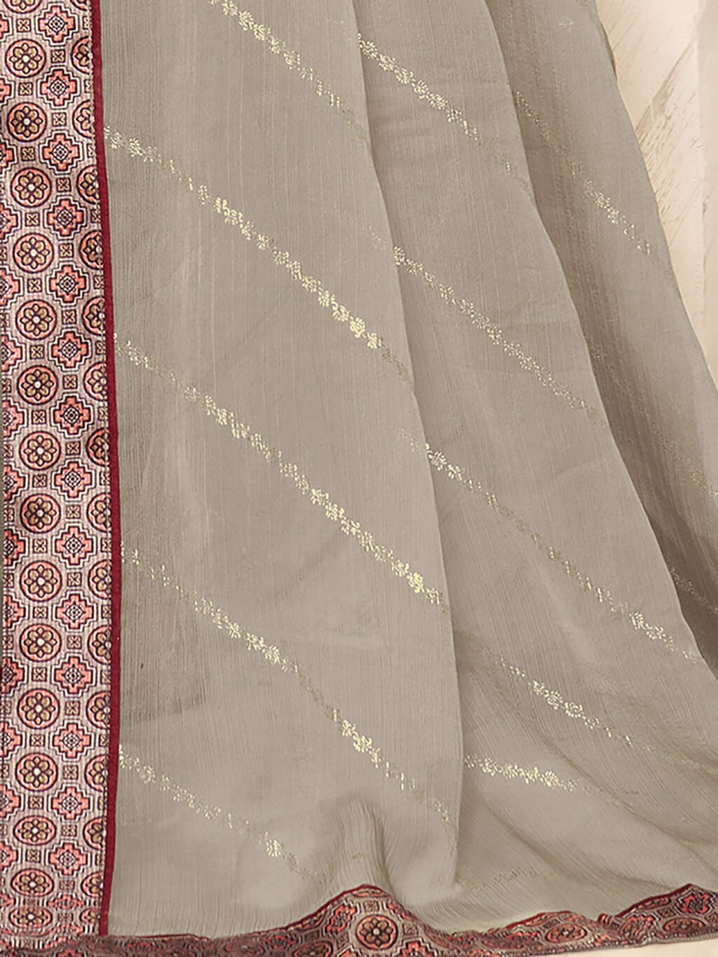 Ethnic Grey Branded Chiffon Saree - Image 4