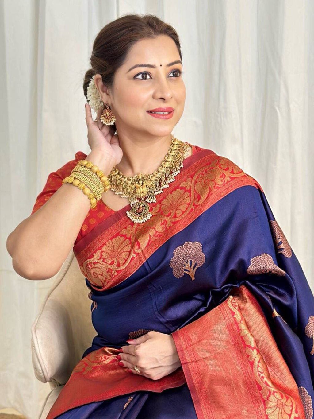 Navy Blue Silk Saree - Image 3