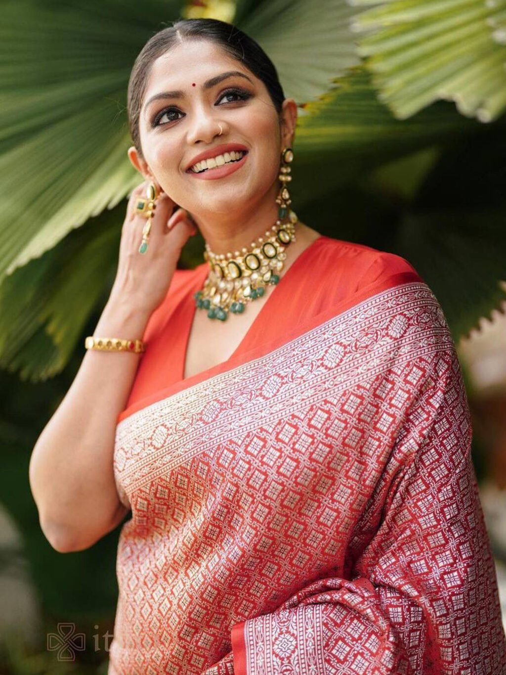 Hot Red Kanjeevaram Silk Saree - Image 3