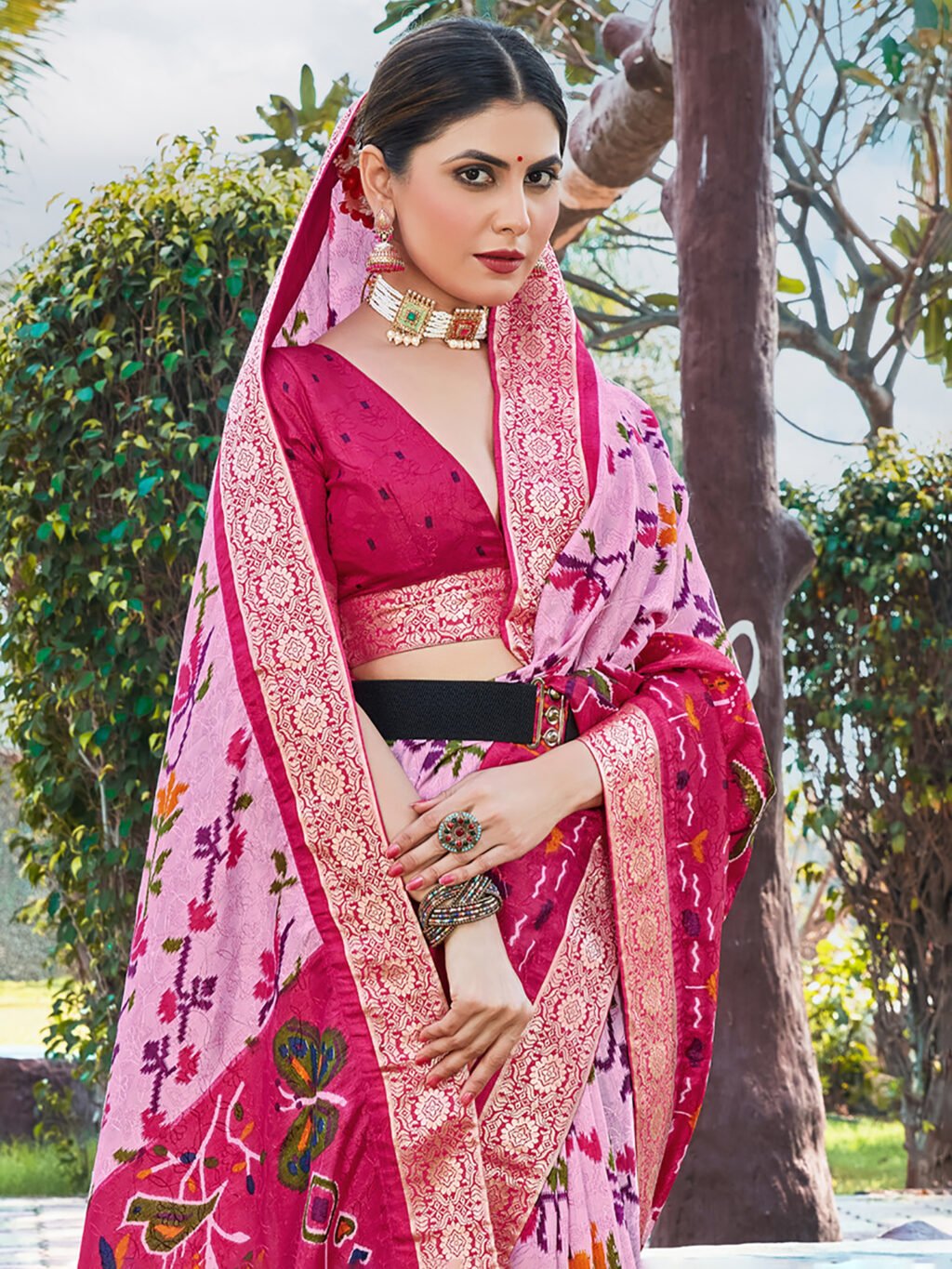 Ethnic Motif Pink Woven Zari Pochampally Saree - Image 3