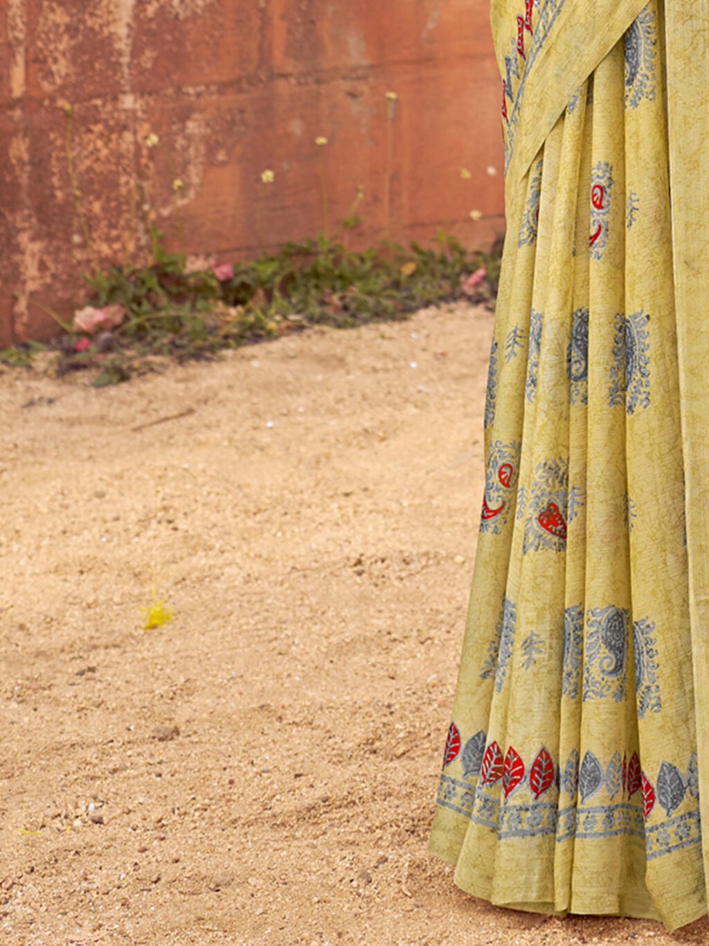 Yellow Chiffon Saree - Image 4