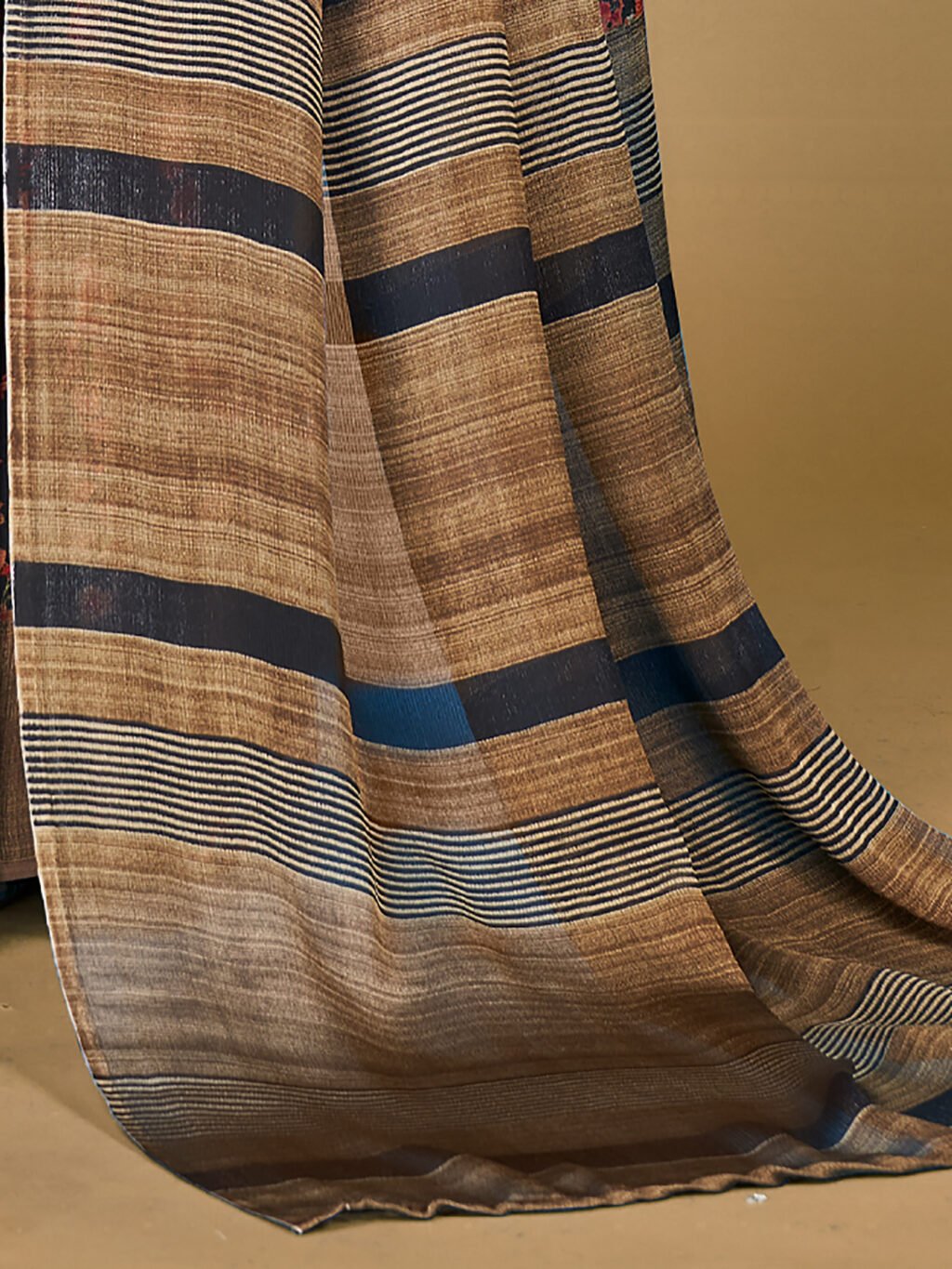 Floal Navy Blue Chiffon Saree - Image 4
