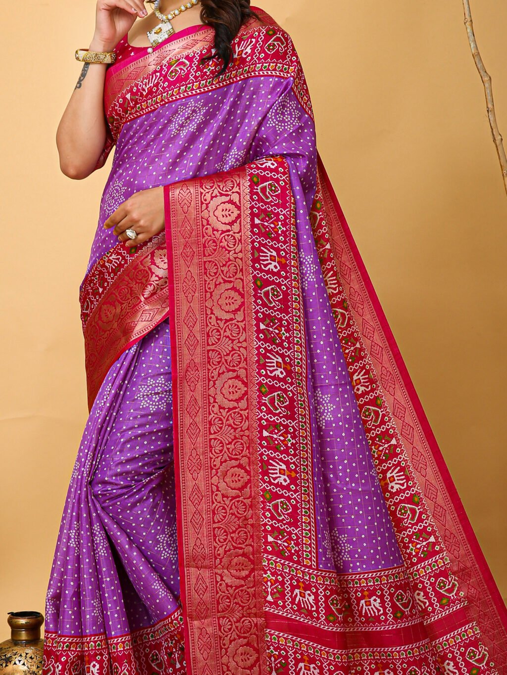 Violet Patola Dola Silk Printed Saree - Image 4