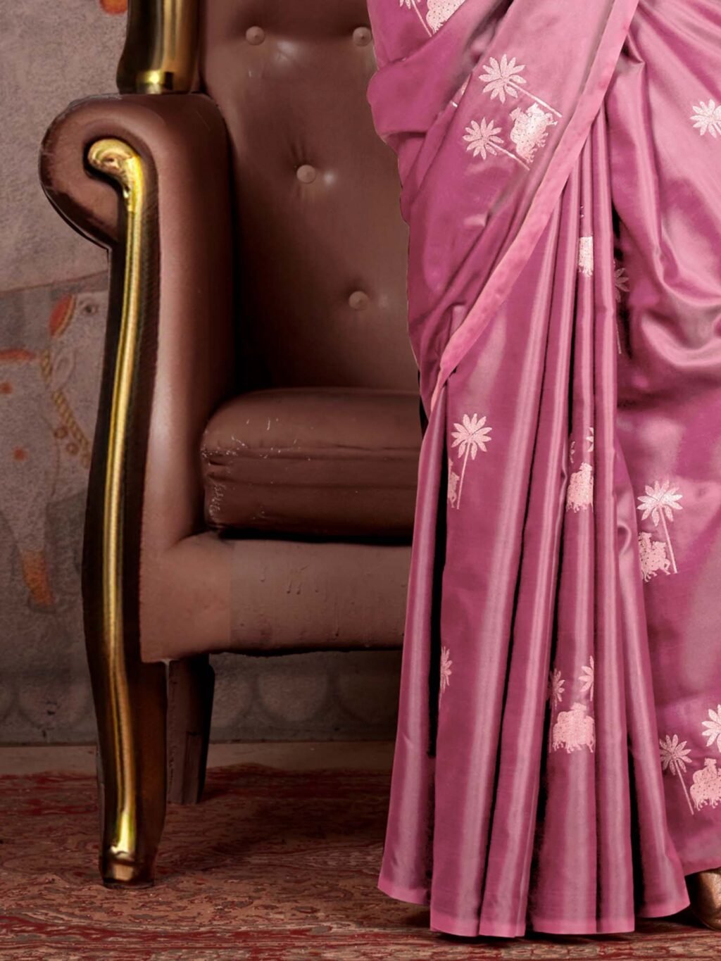 Mauve Gadwal Satin Silk Woven Saree - Image 4