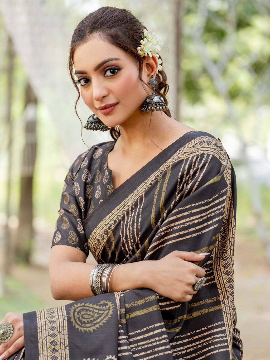 Black Leheriya Silk Blend Printed Saree - Image 4
