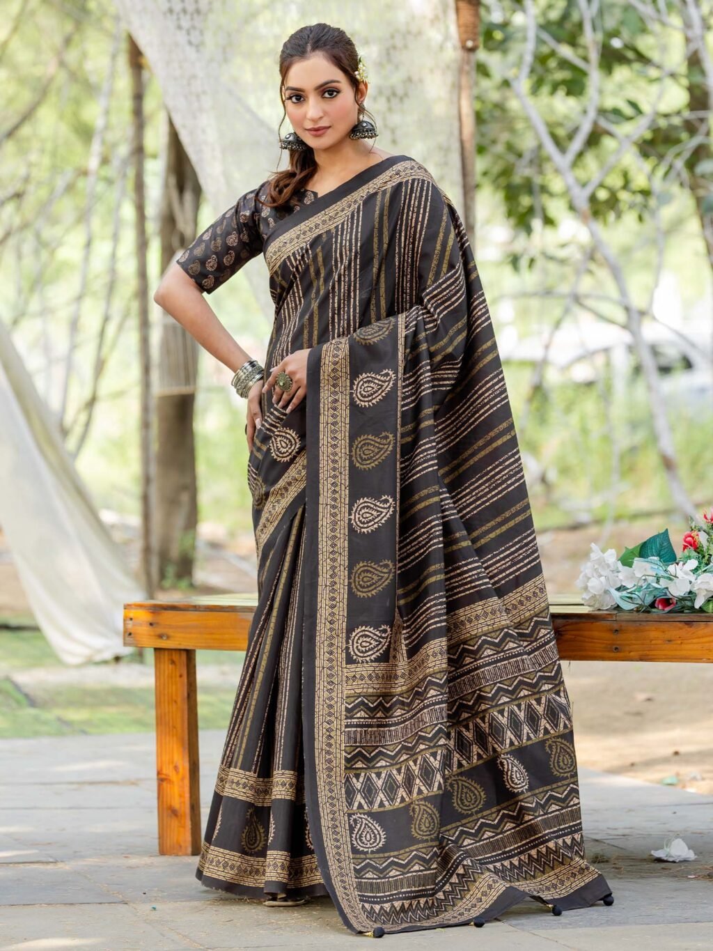 Black Black Leheriya Silk Blend Printed Saree