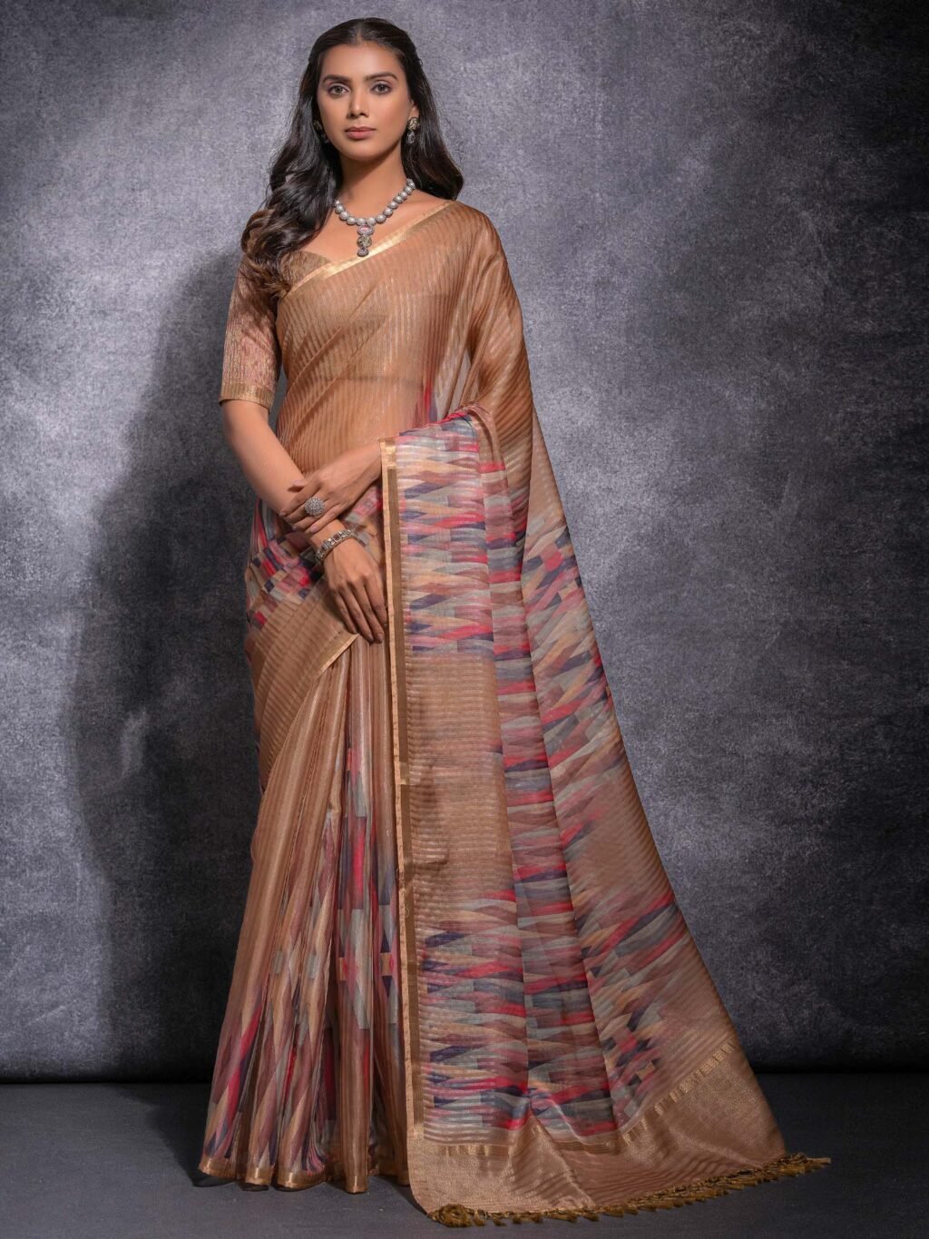 Beige Sungudi Linen Blend Woven Saree - Image 3