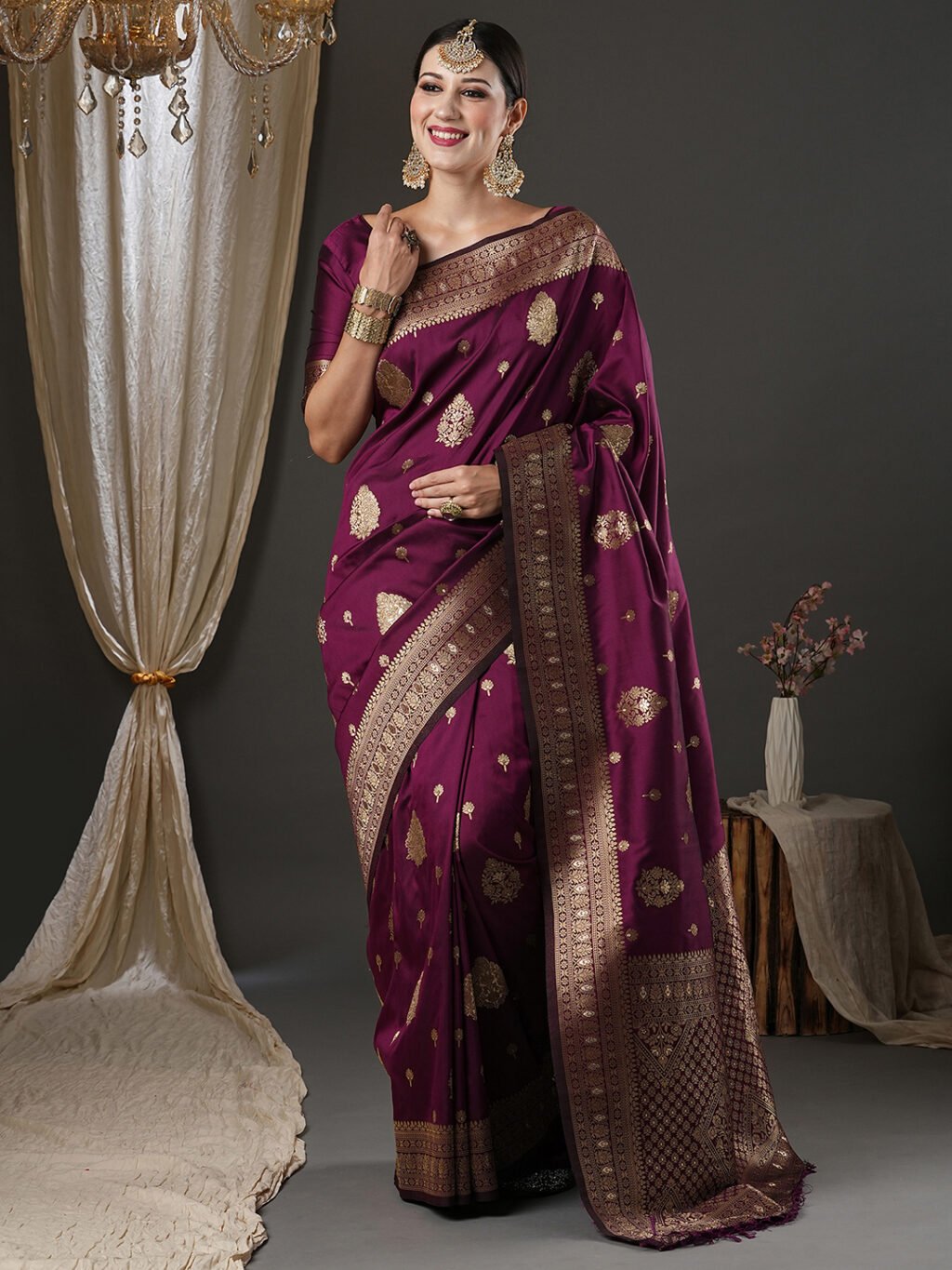 Purple Banarasi Silk Blend Woven Saree - Image 3