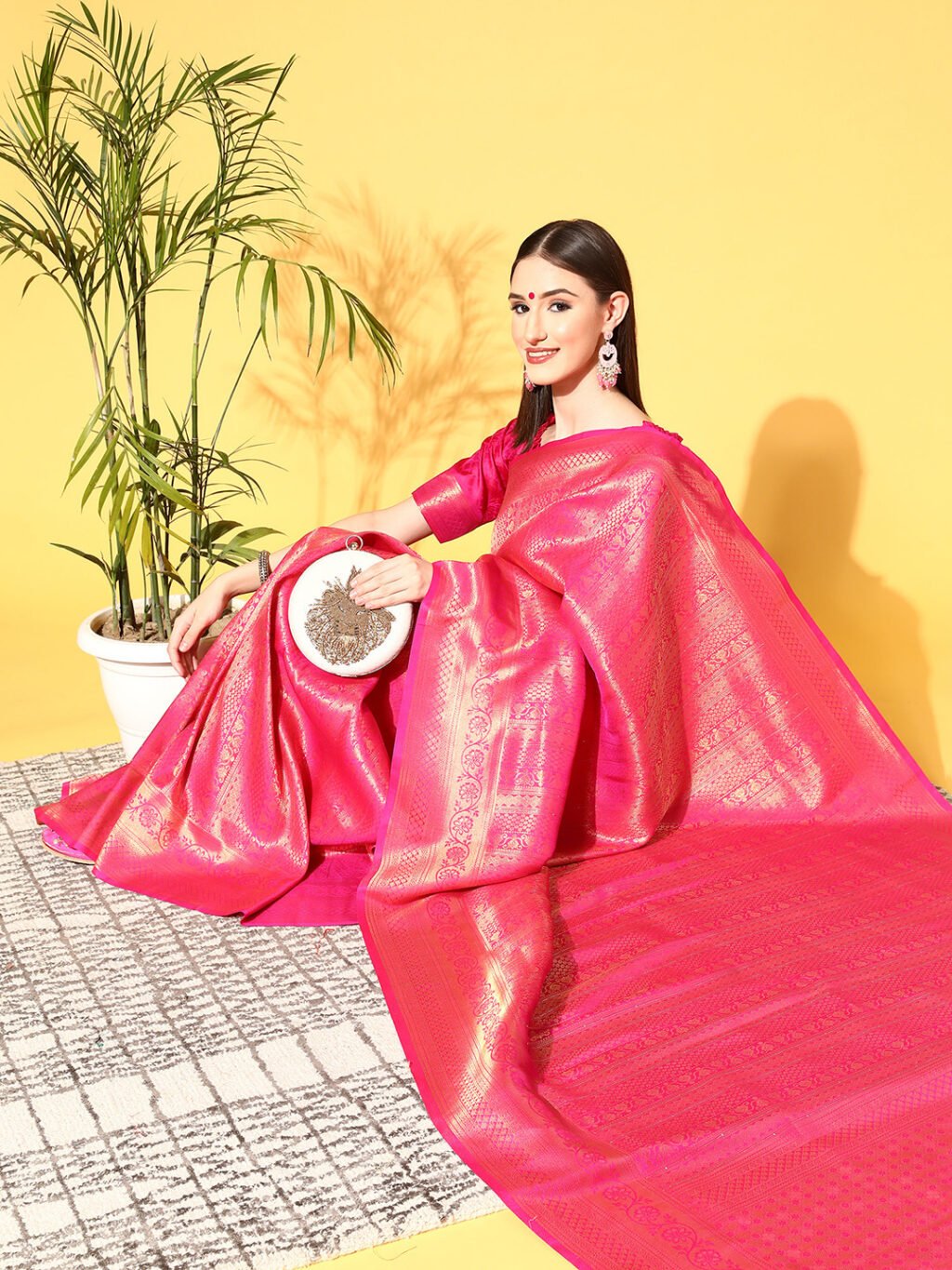 Pink Kanjeevaram Silk Blend Embroidered Saree - Image 3