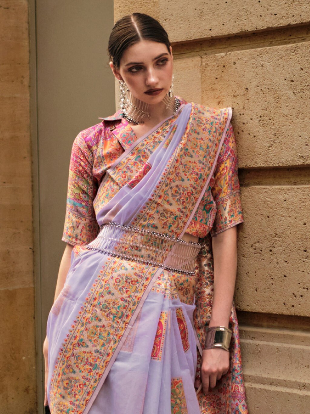 Lavendar Banarasi Silk Blend Woven Saree - Image 3