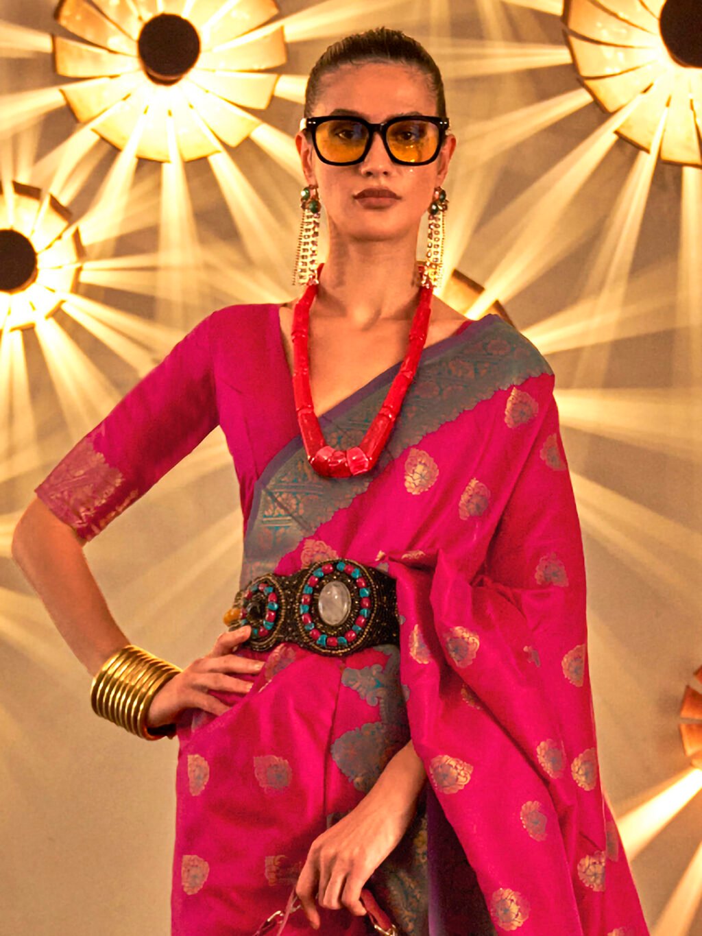 Pink Banarasi Silk Blend Woven Saree - Image 3
